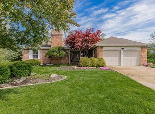 15755 Heathercroft Dr, Chesterfield, MO 63017