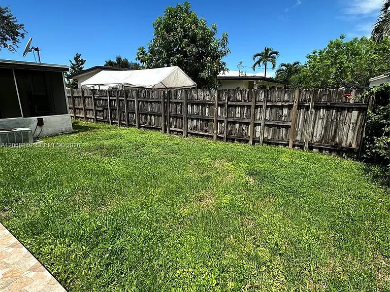 3101 SW 102nd Pl — Photo 3