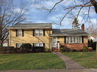 101 Bayberry Ave, Garden City, NY 11530
