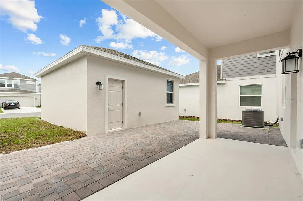 3 bed, 2.5 bath, 2186 sqft, $2,700 — Photo 3
