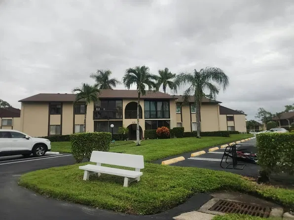 438 Pine Glen Ln, Lake Worth, FL 33463