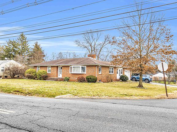 3rd image of 50 Demott Ln #1808