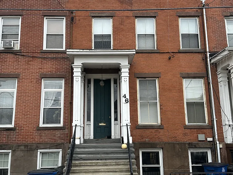 46 Warren St #4 — Photo 1