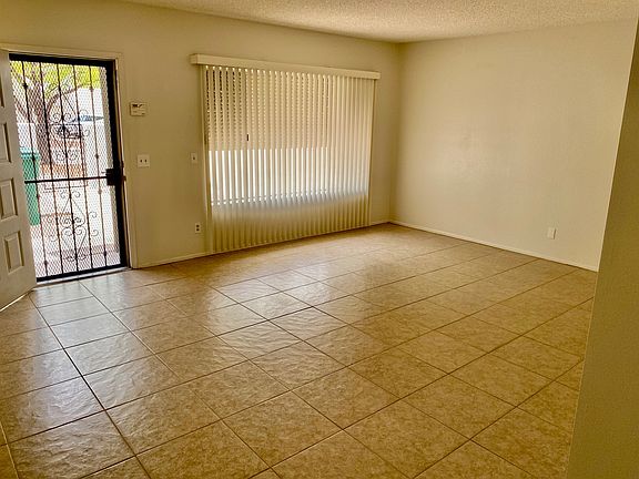 4350 Living room_04182022