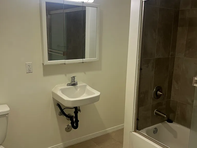 7514 Haskell Ave #202 — Photo 7