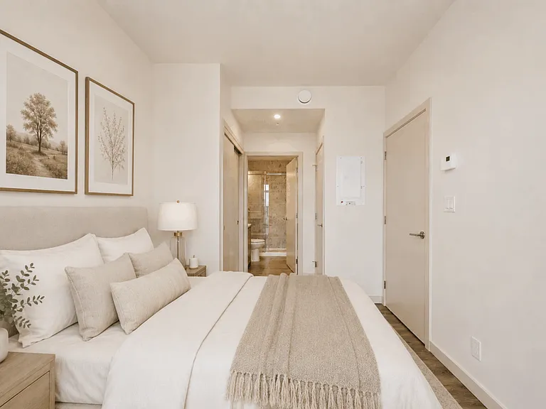 480 Esquimalt Rd — Photo 16