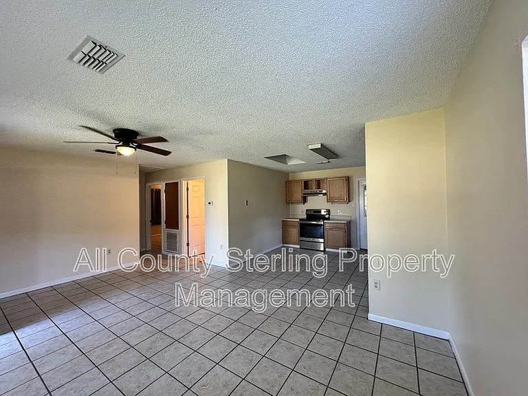159 SW Elizabeth Ct — Photo 5