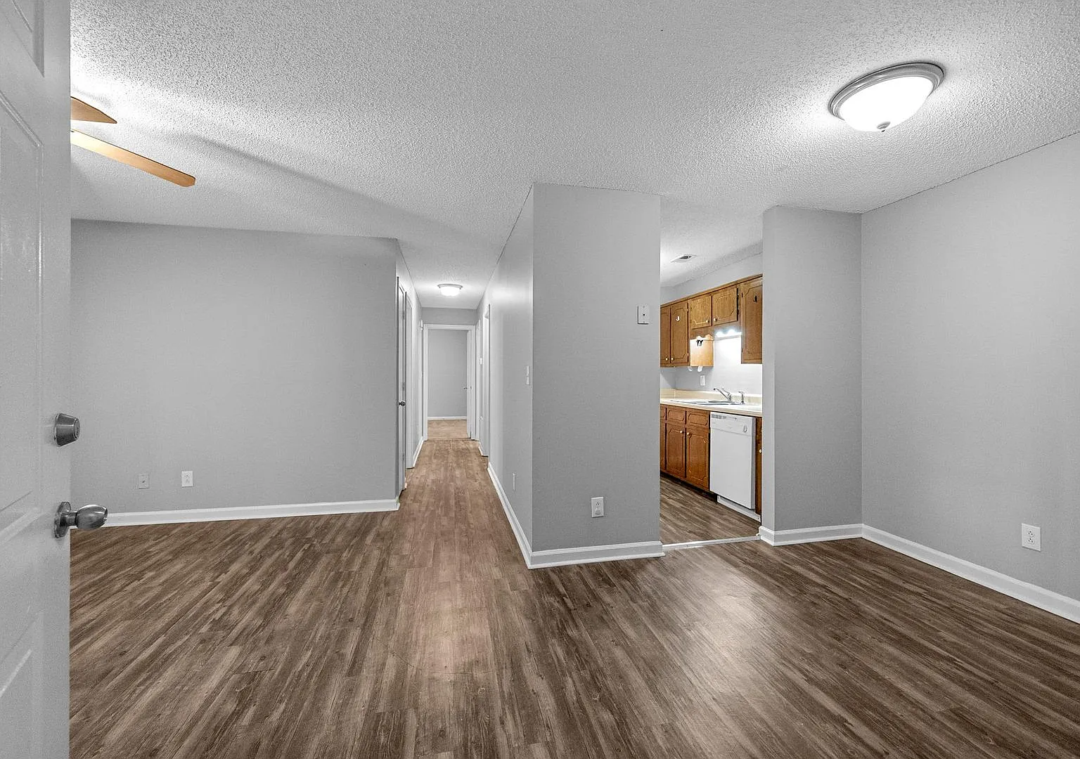Parkway Pl - 1251 — Photo 3