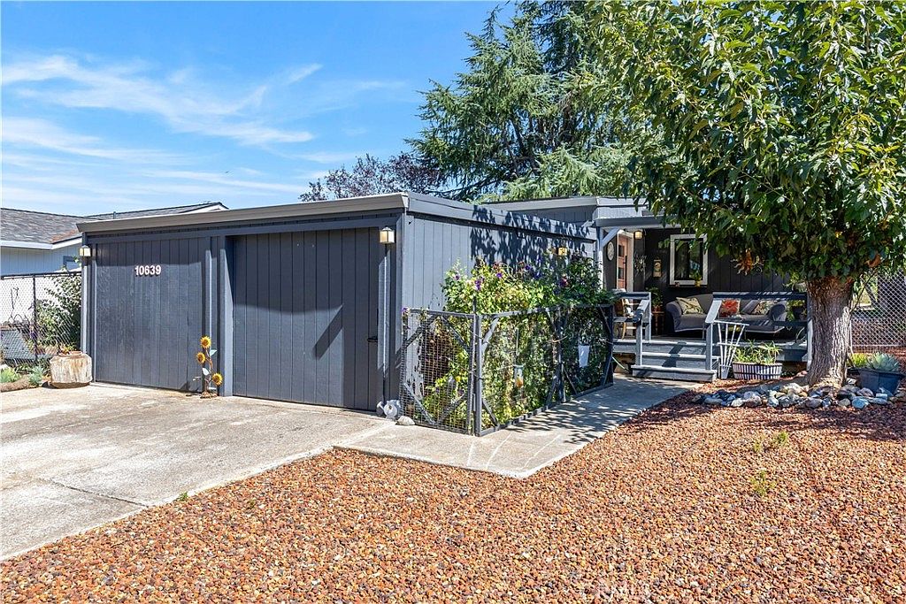 10639 Fairway Dr — Riviera Hills Golf and Country Club