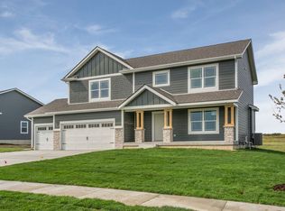 5526 165th St, Urbandale, IA 50323