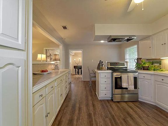 3rd image of 6873 Burwood Ln