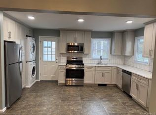112 Shields Ave #124, Williston Park, NY 11596