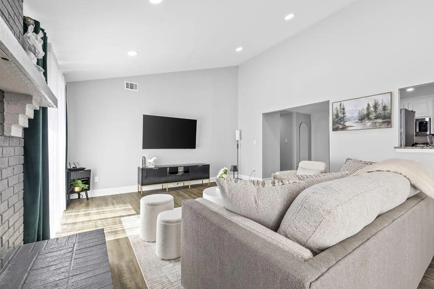 3 bed, 2.0 bath, 1593 sqft, $4,737 — Photo 2