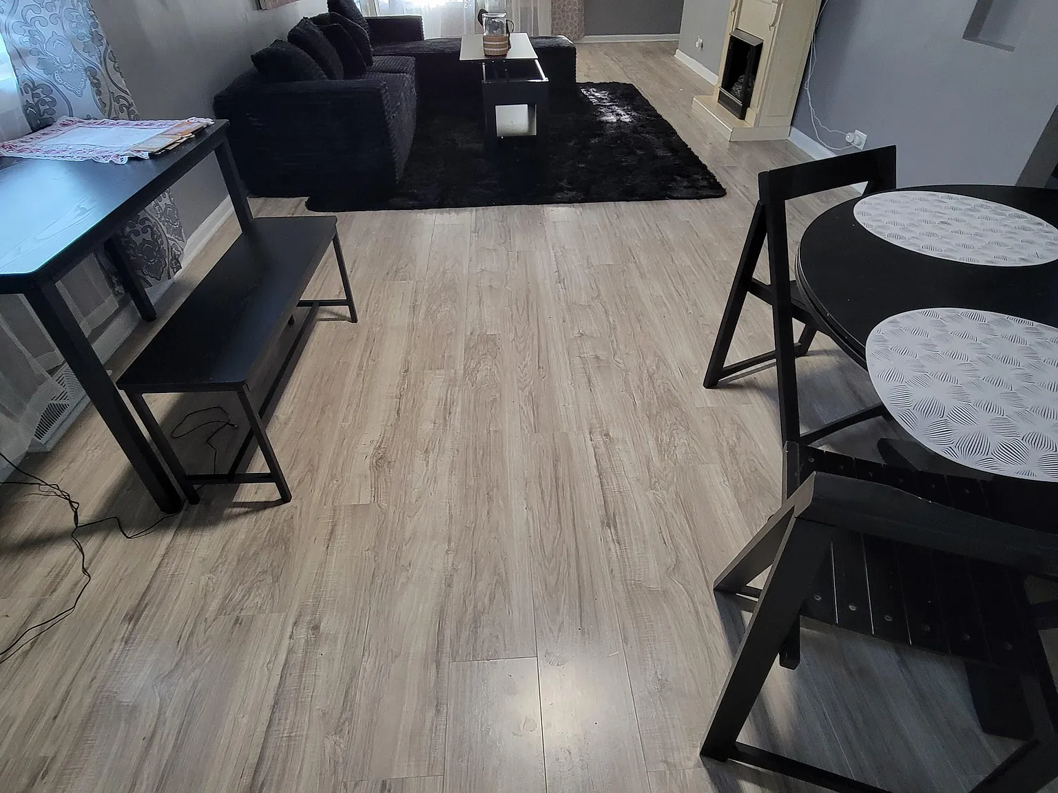 3 bed, 2.0 bath, 2300 sqft, $1,139 — Photo 2