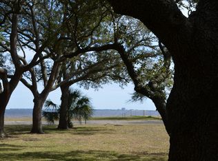 19 Bay Dr NE, Fort Walton Beach, FL 32548