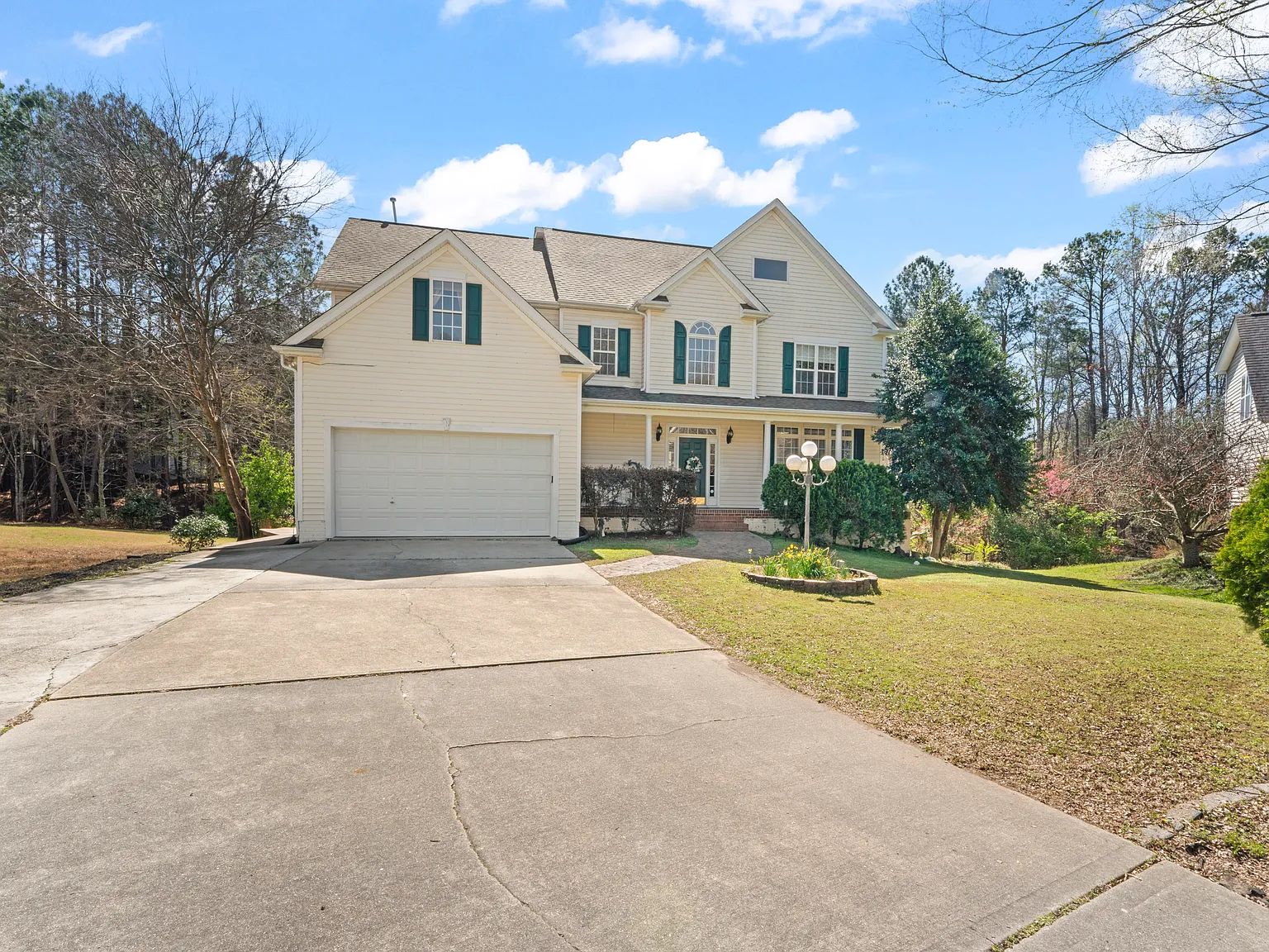 6 bed, 3.5 bath, 3856 sqft, $3,750 — Photo 2