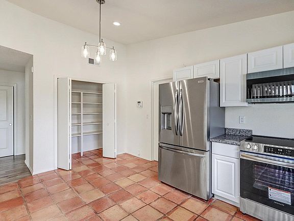 4th image of 10403 Schenley Park Dr NE
