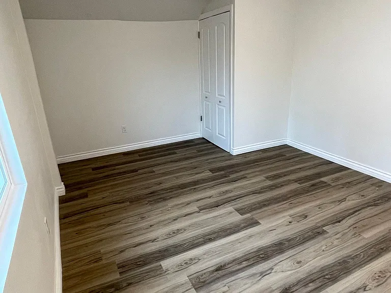 133 S Grand Ave — Photo 22