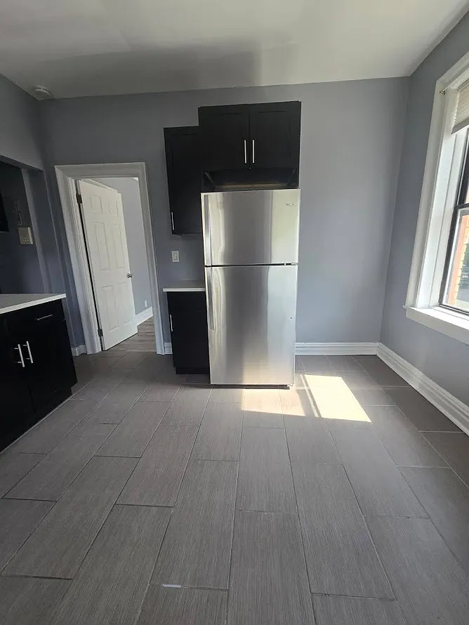 Building Photo - 141 Duncan Ave #4A