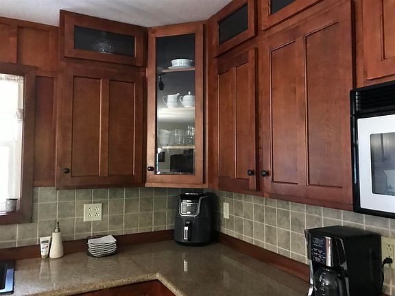 5th image of 8 Hillcrest Ave