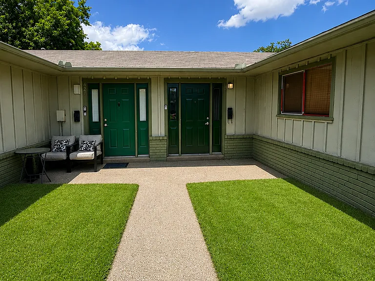 819 Bluebird Dr #821 — Photo 2
