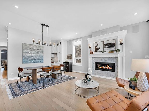 3rd image of 1549 W Diversey Pkwy #1