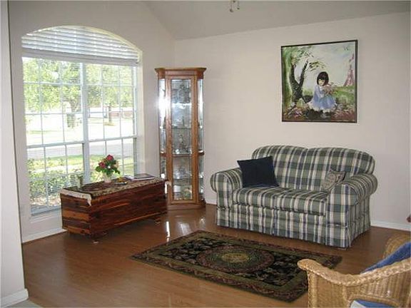 2nd image of 6239 Newbury Dr