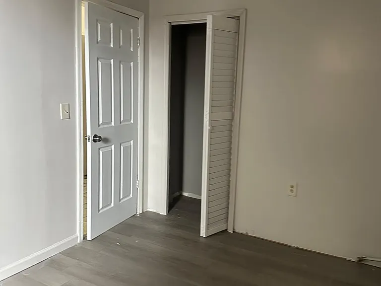 325 Grand St #2L — Photo 7