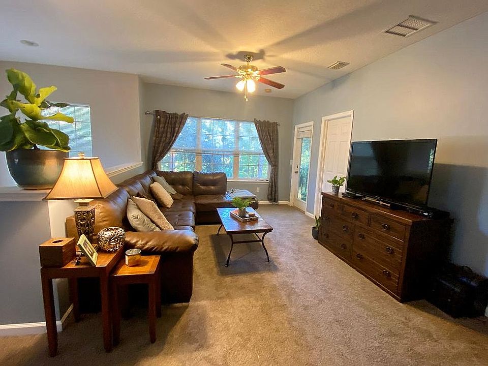 Main living area/den