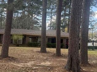 205 Oakwood Ln, Pineville, LA 71360