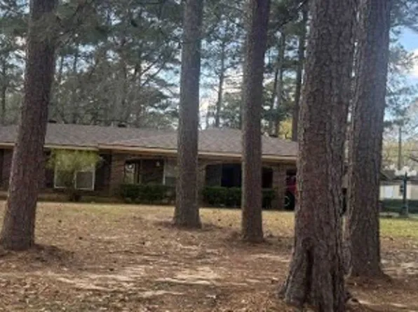 205 Oakwood Ln, Pineville, LA 71360