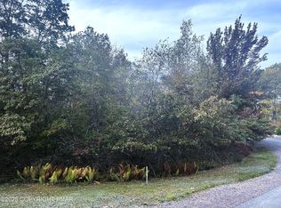 56 Rd Nn, Pocono Pines, PA 18350