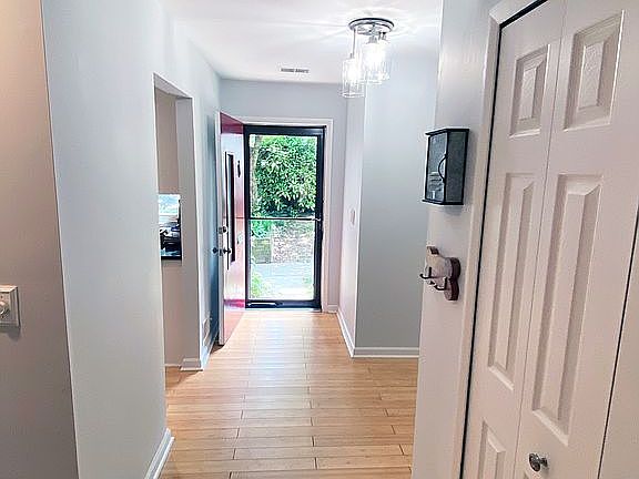 4th image of 30 Rockwell Ct