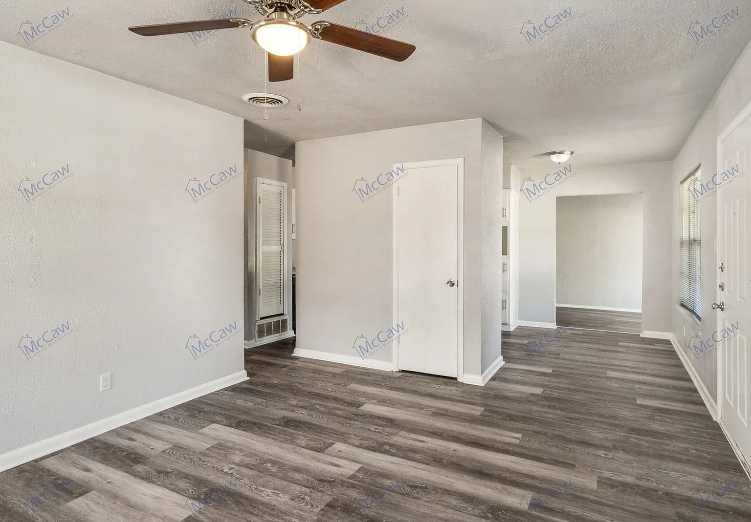 3 bed, 2.0 bath, 1430 sqft, $1,350 — Photo 2