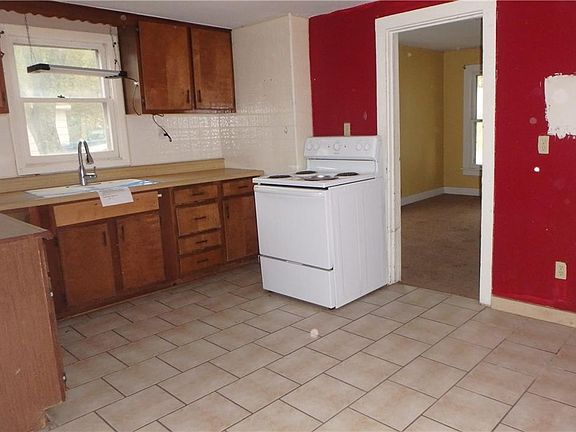 3rd image of 207 1st St