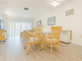 2124 N Tamiami Trl