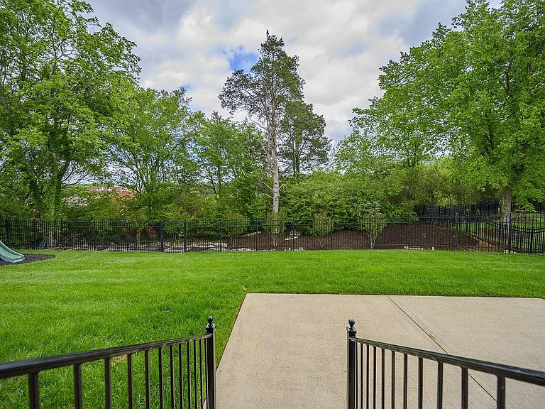 2256 Westwood Dr — Photo 27