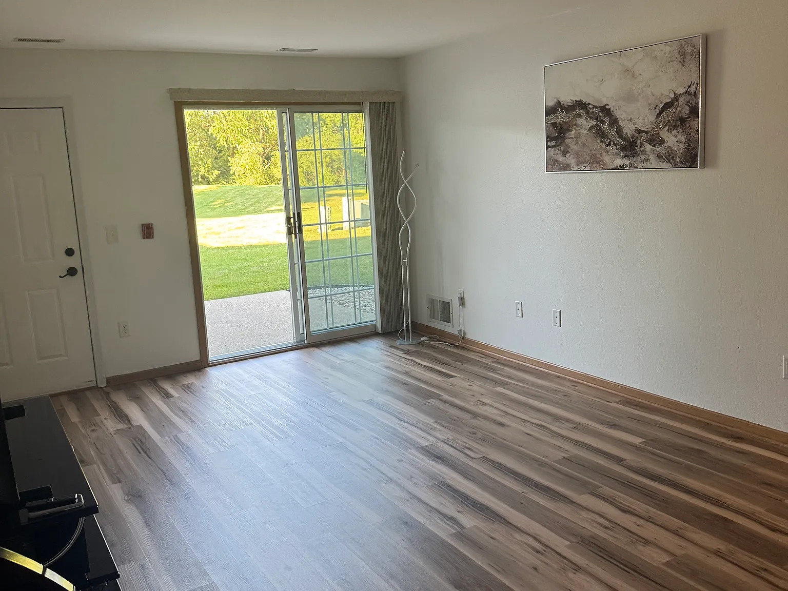 2 bed, 1123 sqft, $2,200 — Photo 4
