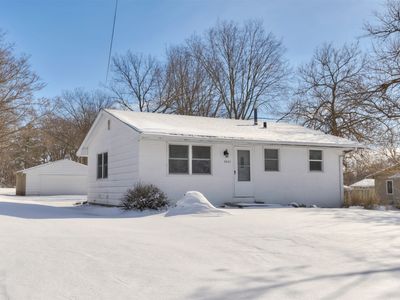 3827 E 27th St, Des Moines, IA, 50317
