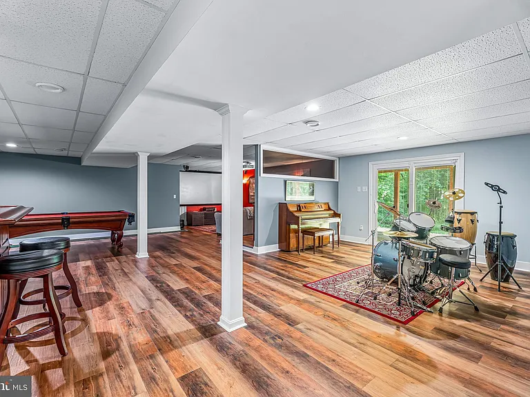 10870 Hammond Dr — Photo 36
