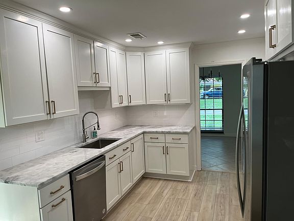 5th image of 871 48th Ave