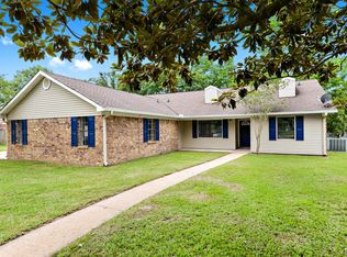 1321 Diller Rd, Ocean Springs, MS 39564