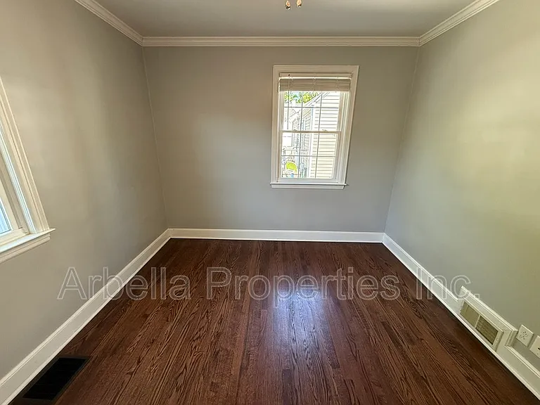 1437 Valley St — Photo 16