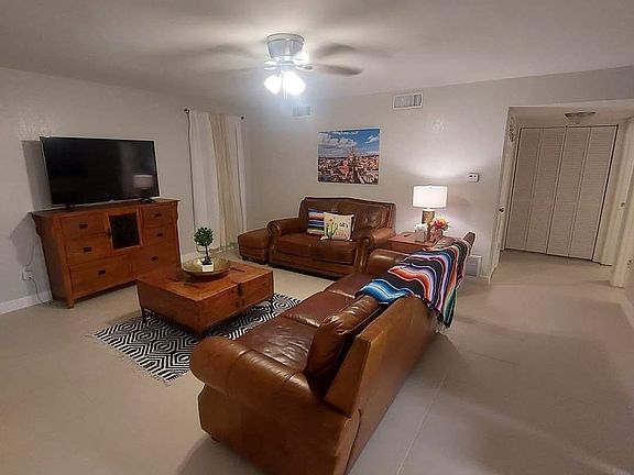 5th image of 101 Shannon Cir