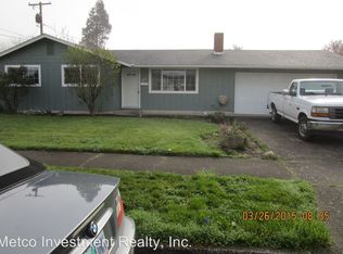 1128 Pleasant St, Springfield, OR 97477