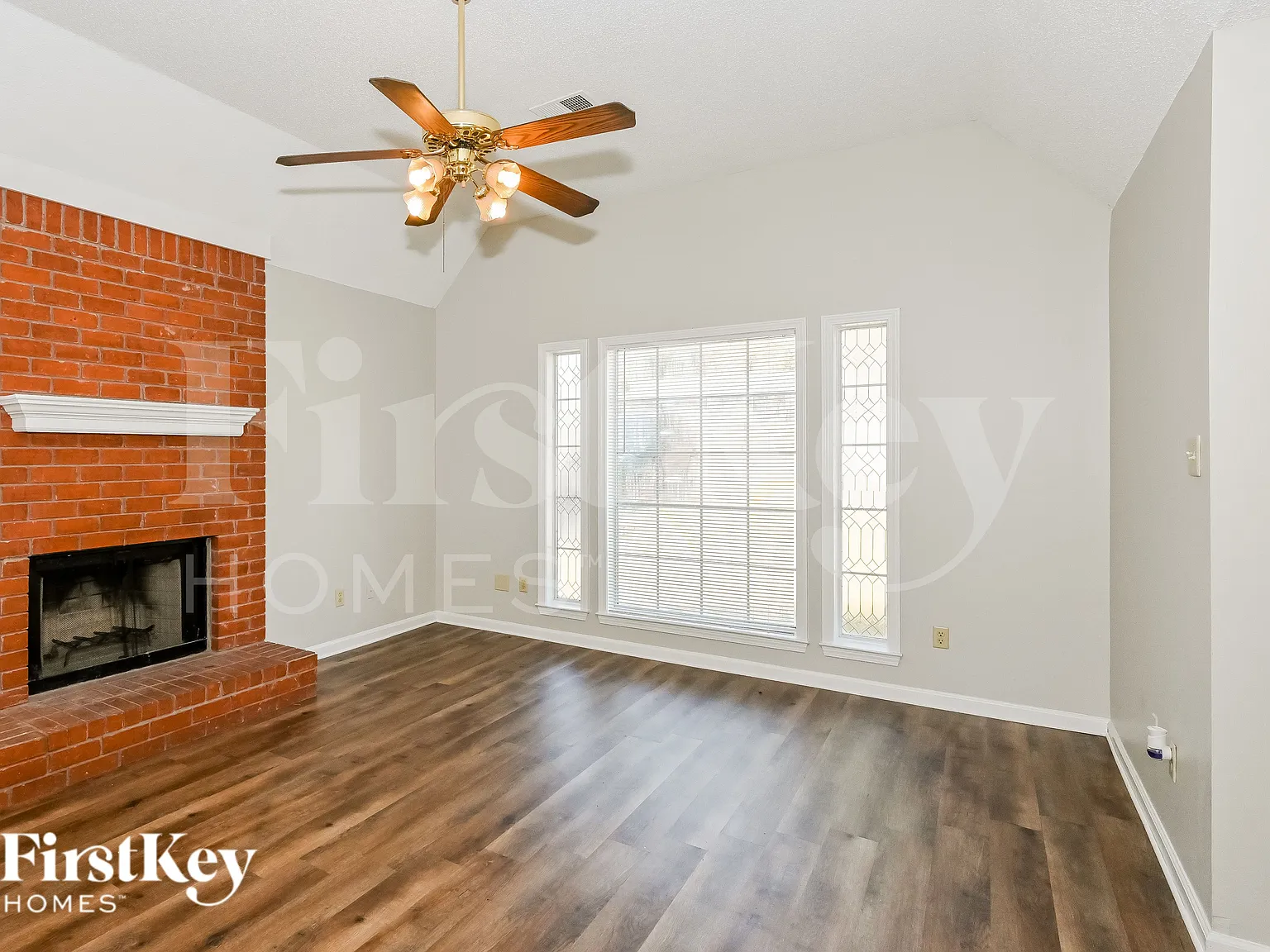 3 bed, 3.0 bath, 1255 sqft, $1,660 — Photo 4
