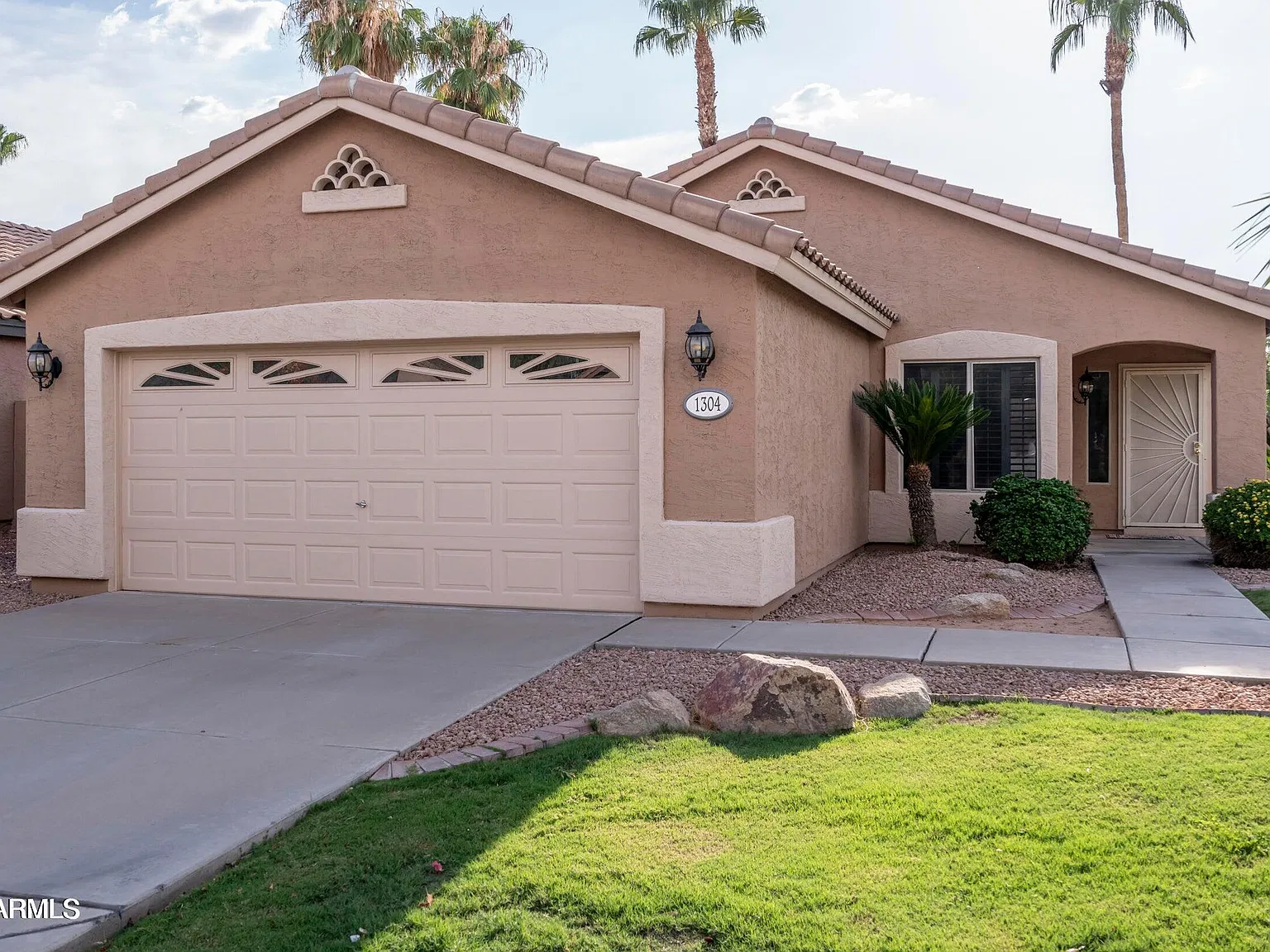 3 bed, 2.0 bath, 1358 sqft, $2,300 — Photo 1