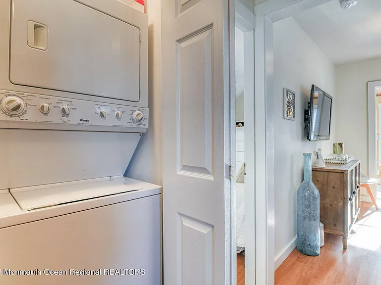 69 Franklin Ave #2 — Photo 12