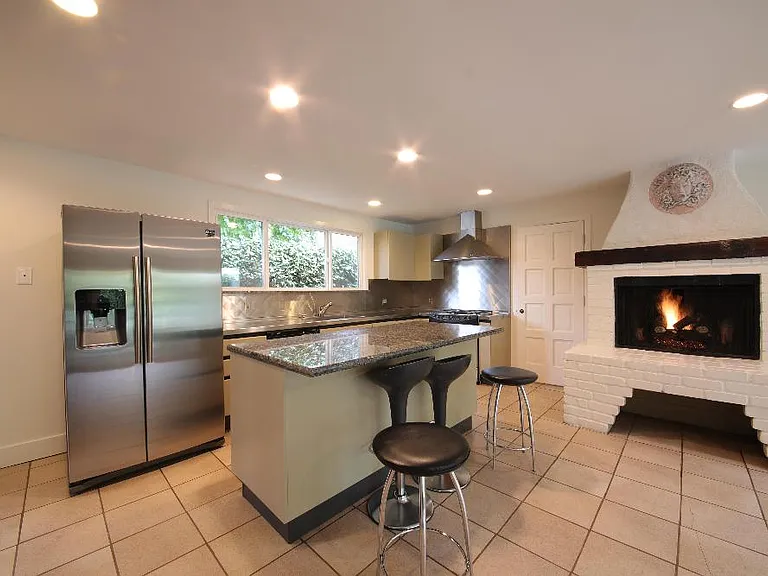 122 Baltimore Ave — Photo 6