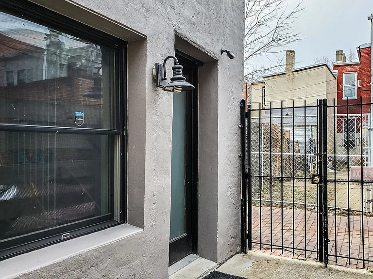 811 T St NW — Photo 2